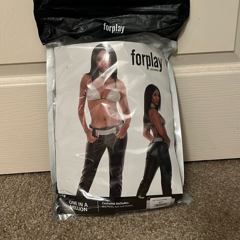 Costume